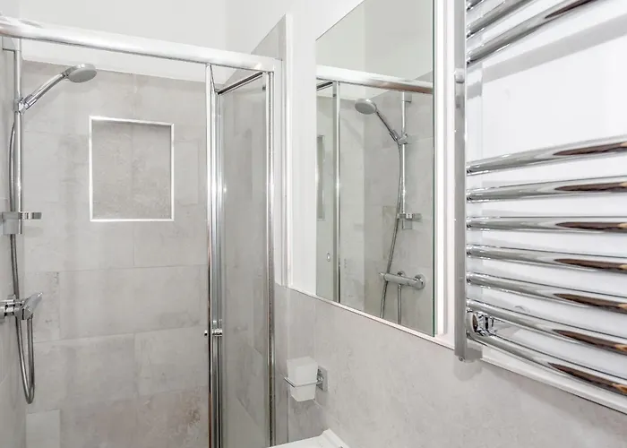 Pogles Wood * سكيبتون